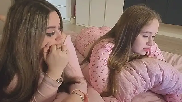 endlesssoffi online show from April 6, 9:38 pm