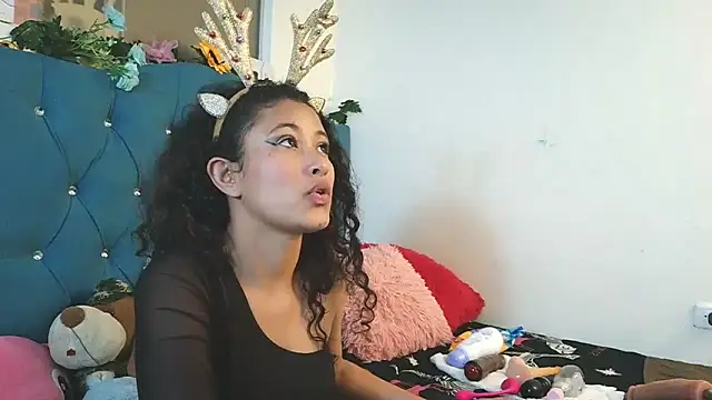 Milkdulce1 online show from December 16, 3:01 am