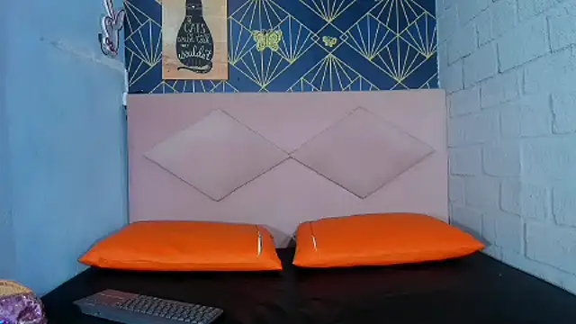 Snapshot of Zaray__ chatting on October 14, 12:02 am Zaray   online show from October 14, 12:02 am