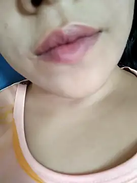 Snapshot of Anki-doll chatting on October 18, 9:56 am Anki-doll online show from October 18, 9:56 am