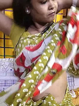 Snapshot of yoursweety09 chatting on September 27, 8:43 am yoursweety09 online show from September 27, 8:43 am