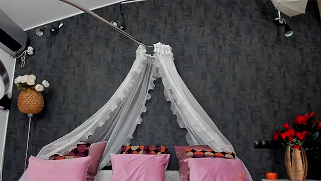 Snapshot of miss_sophieX chatting on September 28, 3:46 am miss sophieX online show from September 28, 3:46 am