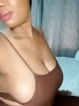 Luciouslips00 online show from December 4, 1:57 pm