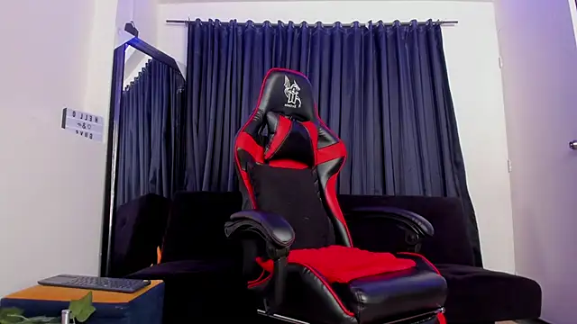 Snapshot of Keyth_clement chatting on November 1, 9:19 pm Keyth clement online show from November 1, 9:19 pm