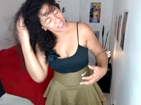 Snapshot of bellacrespalatina chatting on September 18, 11:47 pm bellacrespalatina online show from September 18, 11:47 pm