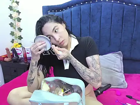 ChloeeTompson  online show from October 23, 1:44 am