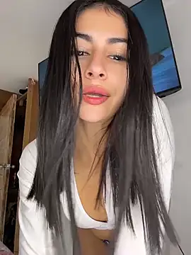 emilie xx  online show from June 3, 2:33 pm