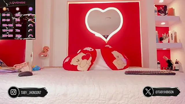 Snapshot of TabyJhonson chatting on October 2, 1:49 pm TabyJhonson online show from October 2, 1:49 pm