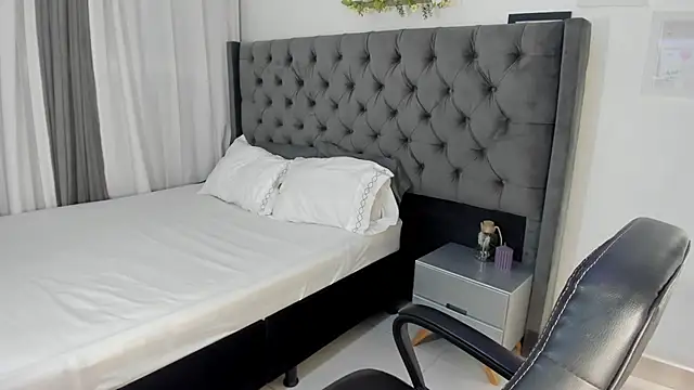 Amiirra  online show from September 18, 4:55 am