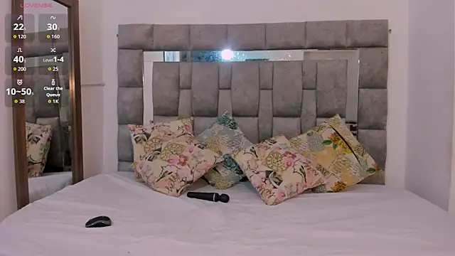 Snapshot of zulyjones chatting on October 6, 12:11 pm zulyjones online show from October 6, 12:11 pm