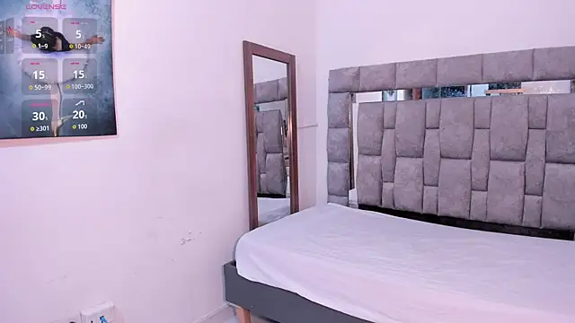 Snapshot of zulyjones chatting on October 9, 7:07 pm zulyjones online show from October 9, 7:07 pm