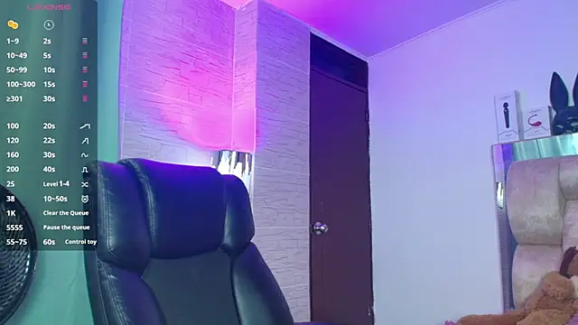 dakota Robbins  online show from January 8, 9:08 pm