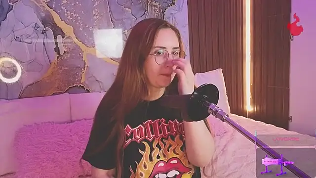 centaurigirl online show from June 1, 3:30 am