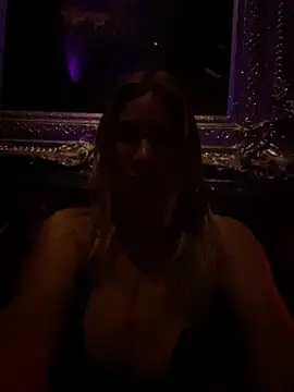 MissJuicyLucy online show from September 18, 11:47 pm