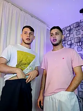 Snapshot of TommyandBillie chatting on October 1, 11:31 pm TommyandBillie online show from October 1, 11:31 pm