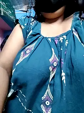 Snapshot of BERRY_00 chatting on October 3, 10:09 am BERRY 00 online show from October 3, 10:09 am