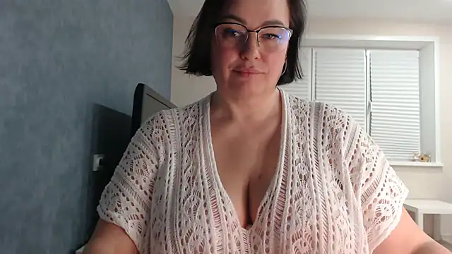 Nora Star online show from November 8, 7:30 pm