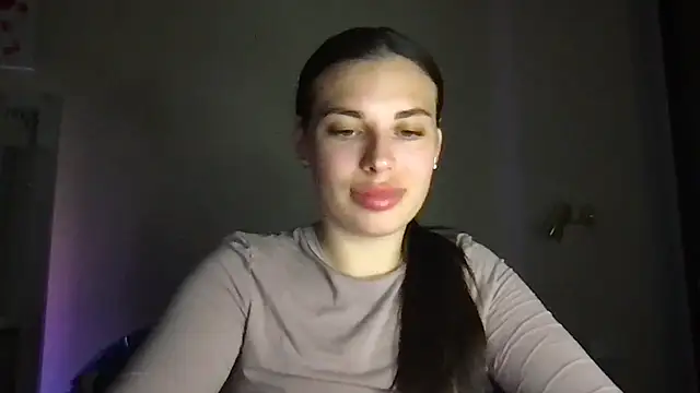 MoonriseGoddess online show from April 19, 6:43 pm