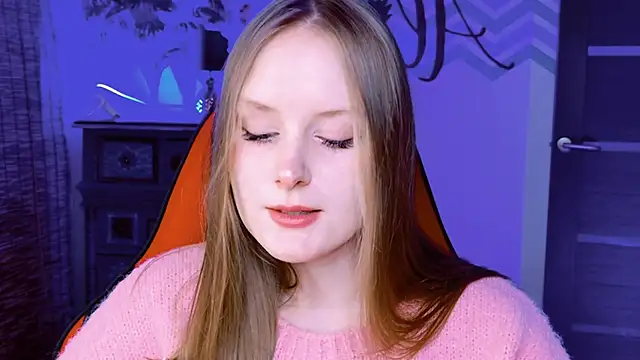 VivienLeeigh online show from October 6, 1:50 pm