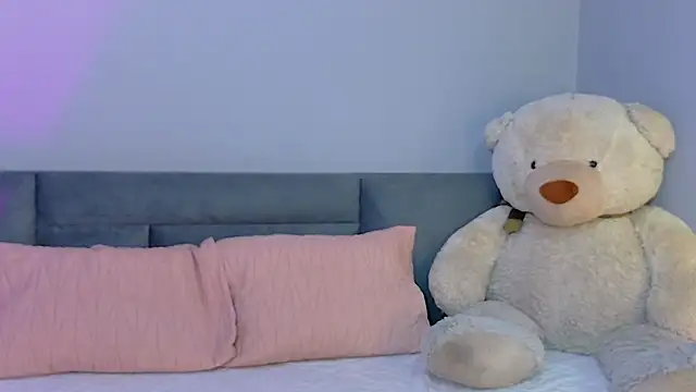 MiaOconner online show from October 2, 8:47 pm