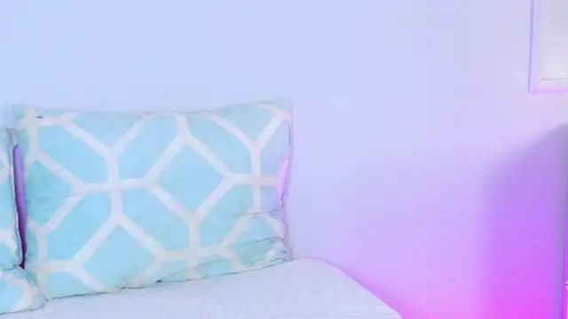 MiaOconner online show from October 8, 8:24 pm