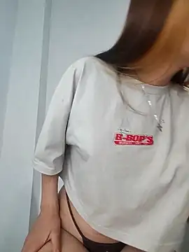 little mavi online show from October 3, 2:49 am