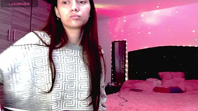 holy juli online show from December 1, 5:44 am