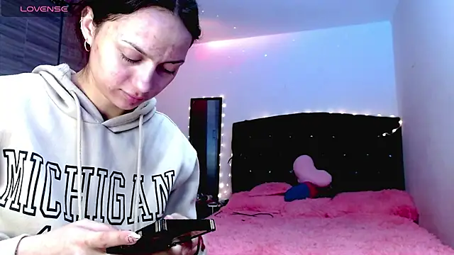 holy juli online show from December 4, 3:53 am