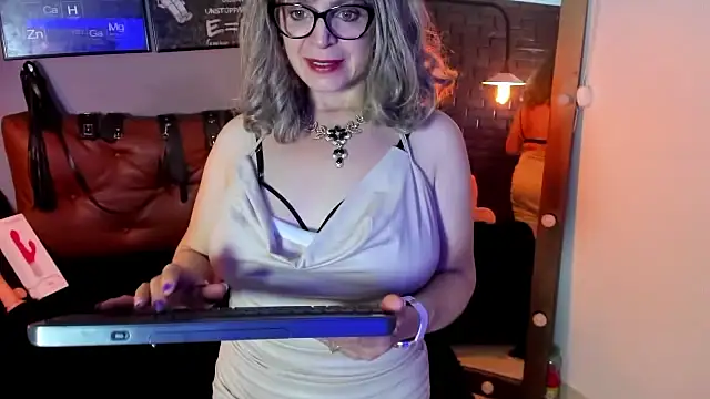 Snapshot of Samantha_mature56 chatting on September 19, 2:27 pm Samantha mature56 online show from September 19, 2:27 pm