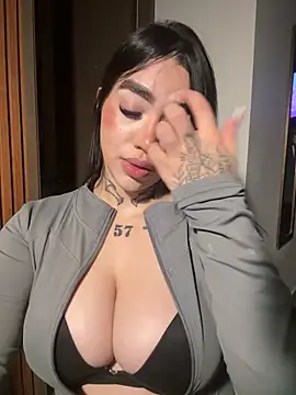 Nickiiiii online show from March 7, 8:43 am