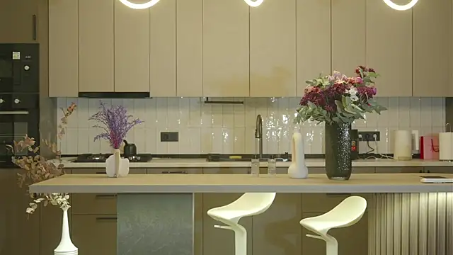 whisper of love online show from October 20, 3:15 pm