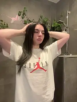 Snapshot of AdelinaAlia chatting on October 3, 4:56 pm AdelinaAlia online show from October 3, 4:56 pm