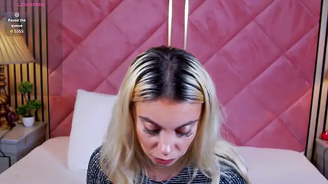 Snapshot of LaraAddison chatting on September 26, 6:22 am LaraAddison online show from September 26, 6:22 am