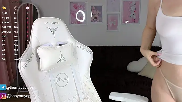 Snapshot of Maya_Rave chatting on October 22, 3:55 am Maya Rave online show from October 22, 3:55 am