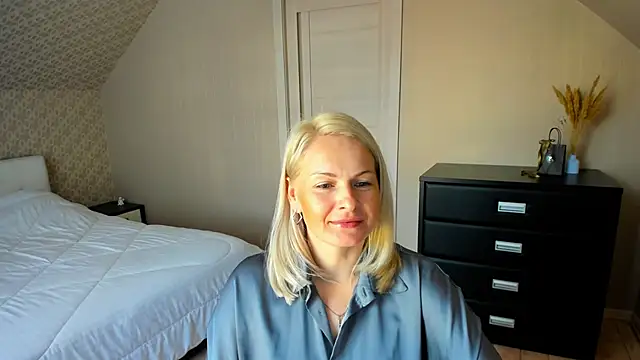 Alicee Gracee online show from November 14, 7:08 am