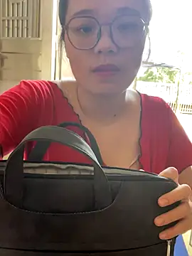 Snapshot of Bella0815 chatting on October 18, 7:00 am Bella0815 online show from October 18, 7:00 am