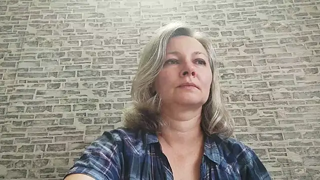 Snapshot of EdithManning chatting on September 15, 5:16 am EdithManning online show from September 15, 5:16 am