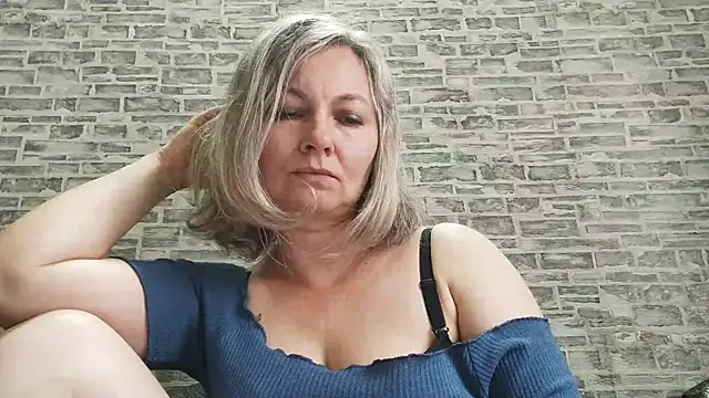 Snapshot of EdithManning chatting on September 18, 6:12 am EdithManning online show from September 18, 6:12 am