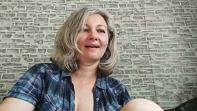 Snapshot of EdithManning chatting on September 10, 6:02 am EdithManning online show from September 10, 6:02 am