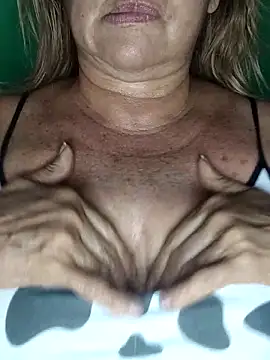 Snapshot of Kasandra_Ho chatting on October 29, 1:32 am Kasandra Ho online show from October 29, 1:32 am