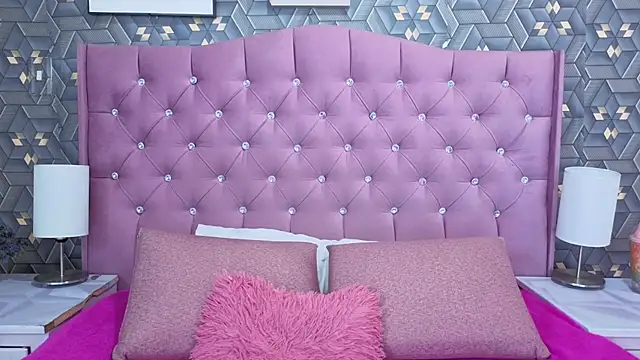 Samantha Collen online show from December 14, 8:03 pm