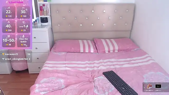 CorinaSmith28 online show from October 16, 8:55 pm