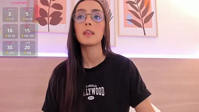 Snapshot of nataliiiiia chatting on October 6, 12:22 pm nataliiiiia online show from October 6, 12:22 pm