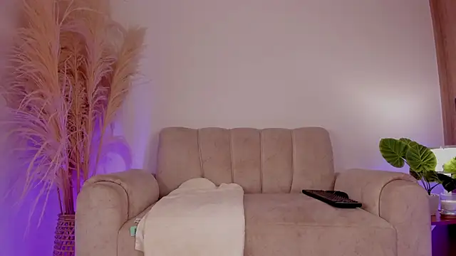 Snapshot of sara_gwen chatting on November 1, 5:33 am sara gwen online show from November 1, 5:33 am