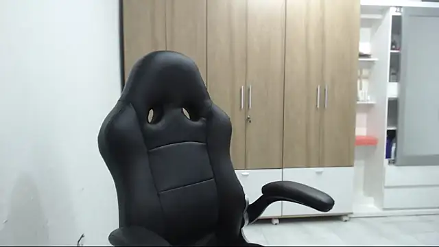 RoxanaLove9 online show from January 15, 2:06 am