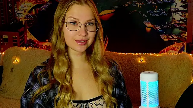 Snapshot of pusyavykusya chatting on December 2, 8:48 am pusyavykusya online show from December 2, 8:48 am