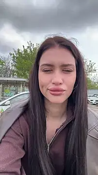 KikiWatson online show from April 19, 8:47 am