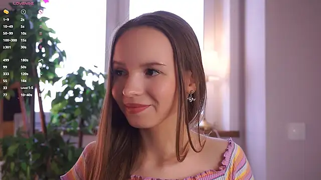 AlodiaHamblett online show from October 31, 8:40 am