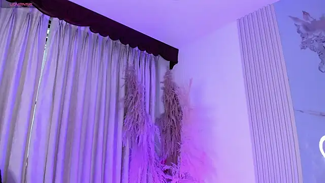 HannaRhodes online show from April 16, 9:39 pm