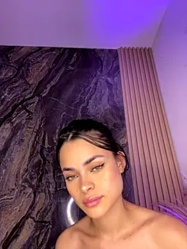 HannaRhodes online show from September 18, 3:43 pm